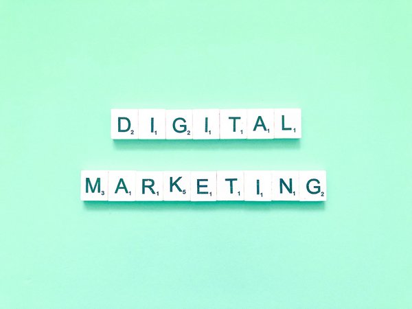 Quelles sont les meilleures pratiques pour le marketing digital dans le secteur de la formation continue?